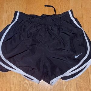Black Nike shorts size s